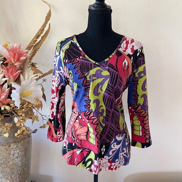 Chicos Tops - Vintage y2k Retro Colorful Abstract Stretchy V-neck Top with 3/4 Sleeves